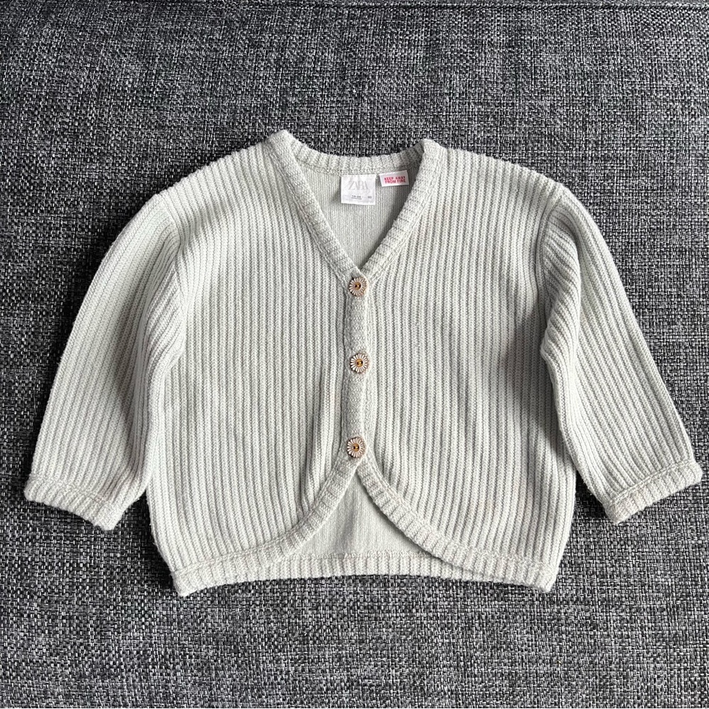 Zara Toddlers Daisy Button Cardigan Size 18-24 Months